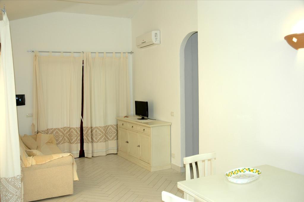 Holiday Homes Stella Marina San Teodoro  Habitación foto