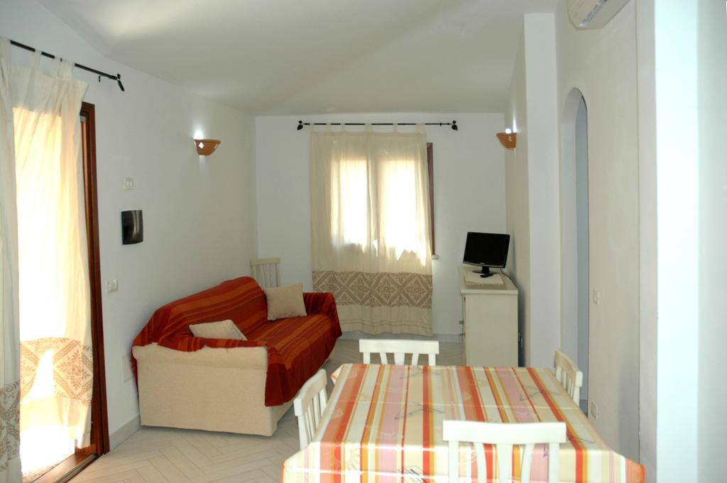 Holiday Homes Stella Marina San Teodoro  Habitación foto